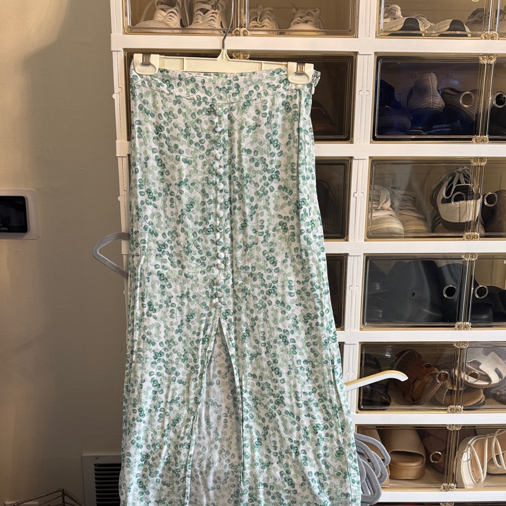 H&M Leaf Pattern Skirt in Green and White